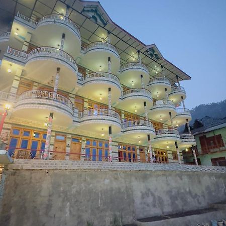 Eyesky, Tosh Hotel Luaran gambar