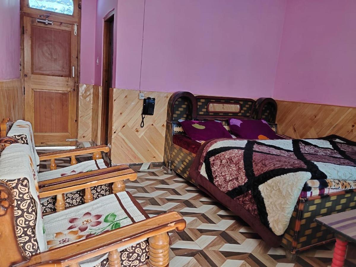Eyesky, Tosh Hotel Luaran gambar