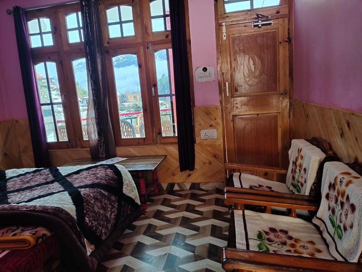 Eyesky, Tosh Hotel Luaran gambar