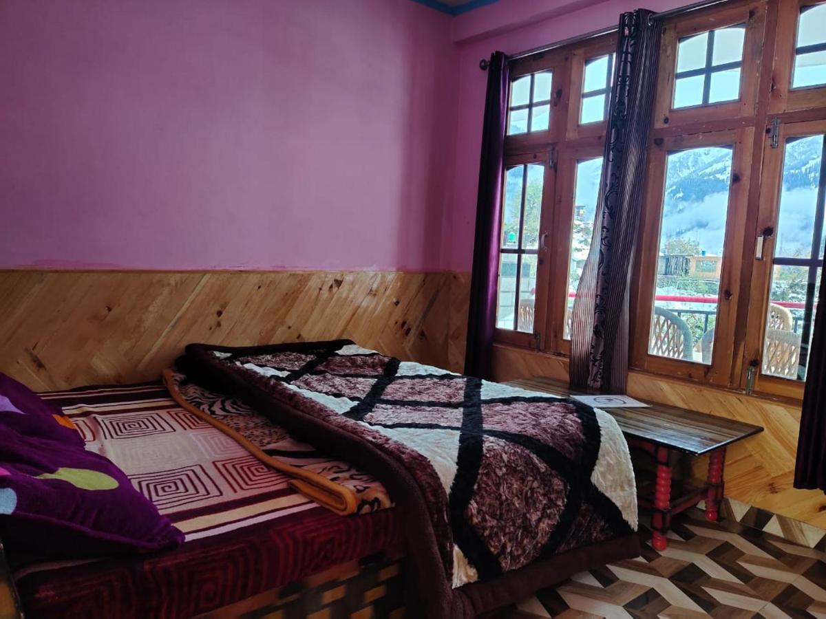 Eyesky, Tosh Hotel Luaran gambar