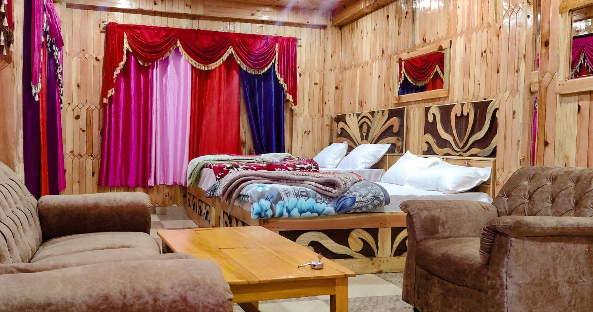 Eyesky, Tosh Hotel Luaran gambar