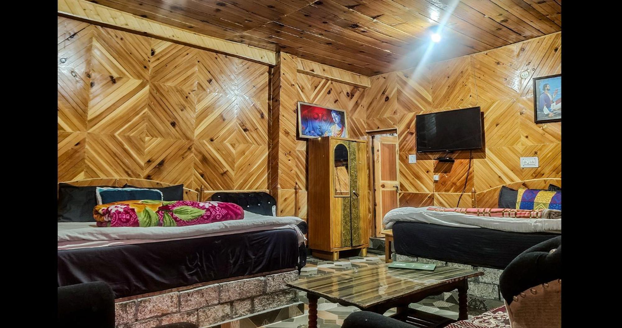 Eyesky, Tosh Hotel Luaran gambar
