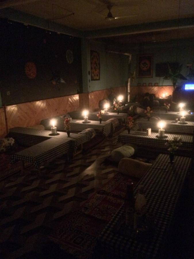 Eyesky, Tosh Hotel Luaran gambar