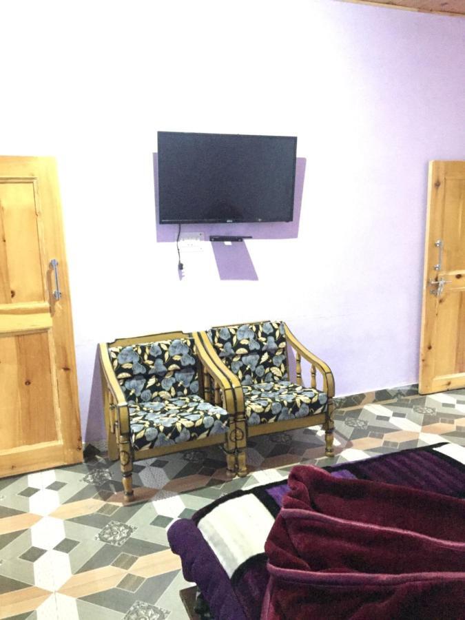 Eyesky, Tosh Hotel Luaran gambar