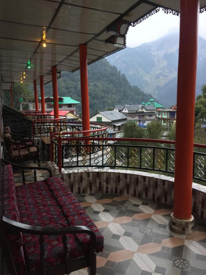 Eyesky, Tosh Hotel Luaran gambar